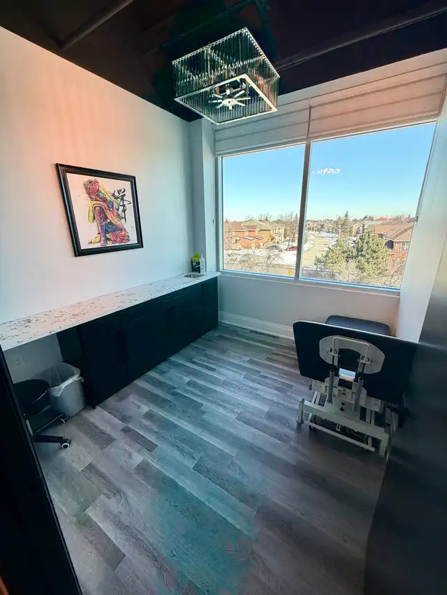 Treatment Room for Rent – Boutique Medical Wellness Clinic in Commercial & Office Space for Rent in Mississauga / Peel Region - Image 9