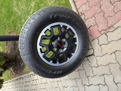 NEW DEALER TAKE OFFS NO MILES 2024 2025 2026 Tacoma 4Runner set of 4 OEM rims with 265/70R17 tires.