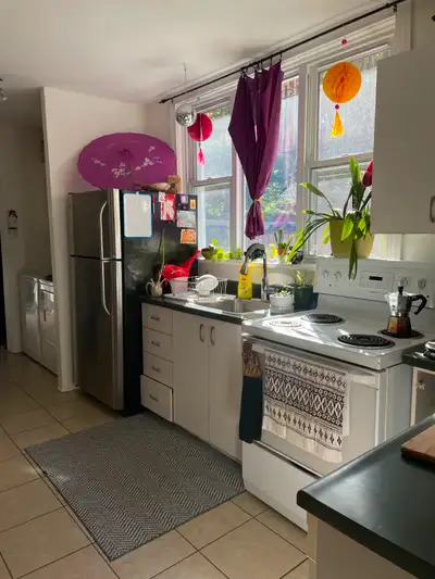 Furnished room located in the vibrant ByWard Market. Just five minutes away from plenty of restauran...