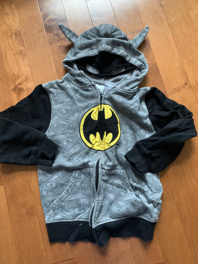 BATMAN SIZE 10/12 ZIP UP HOODED JACKET WITH FACE MASK EYES in Kids & Youth in Peterborough