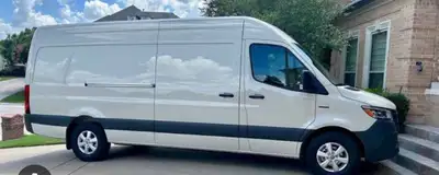 URGENT BESOIN LIVREUR AVEC MINIVAN+ CARGOVAN SERIEUX bcp volume, View more