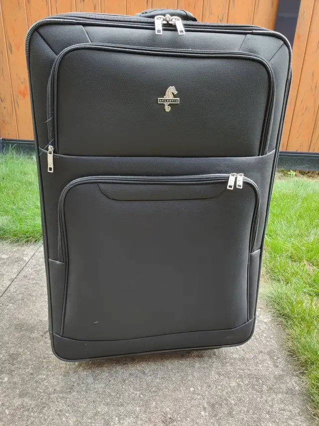 Large black luggage in Bags & Luggage in Mississauga / Peel Region - Image 3