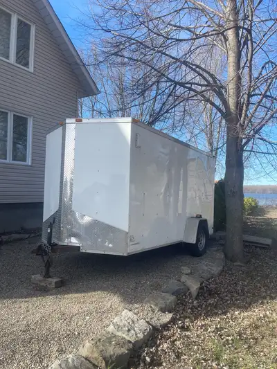 2017 12FT utility trailer 73 pouces de hauteur, 70 pouces de largeur et 13 pieds de longeur plein ce...
