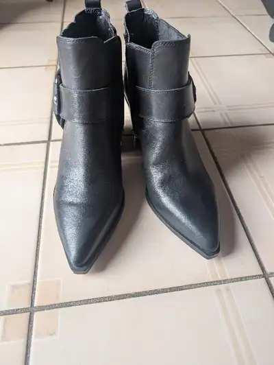 Designer women's boots, View more