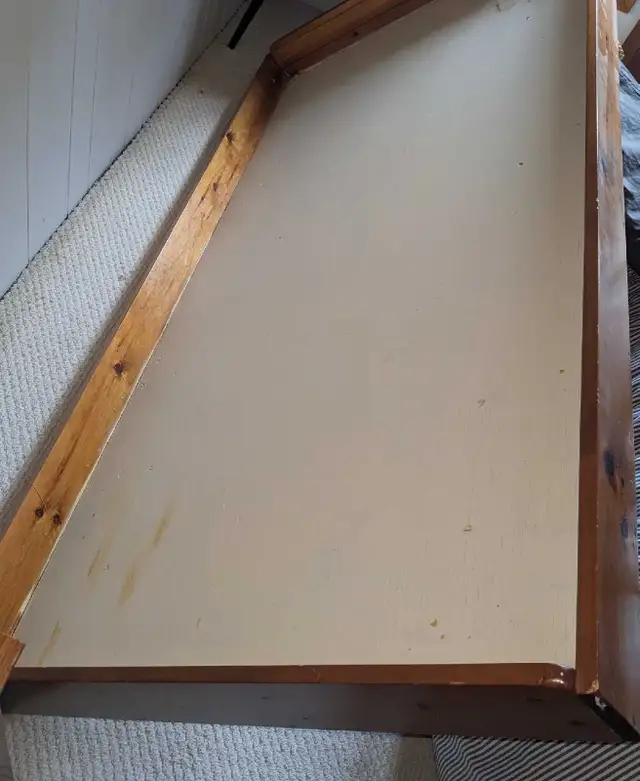 wood bed frame (single/twin) in Beds & Mattresses in Kingston - Image 2