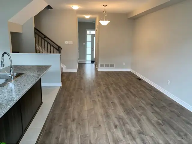 A specious private room available for rent in Room Rentals & Roommates in Ottawa - Image 6