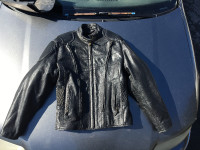 Manteau de moto couleur noir 125$$$