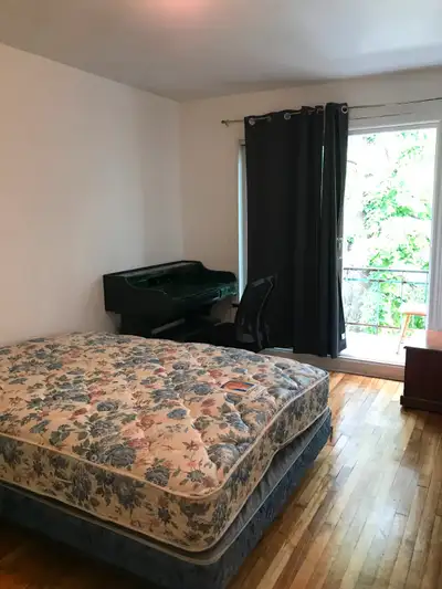 Belle Grande Chambre Meublée T.Inclus avec WiFi et Balcon Privé