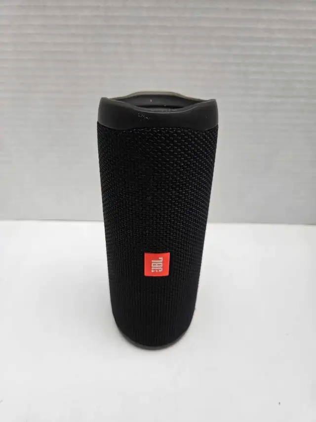 JBL Flip 5 Bluetooth Speaker 