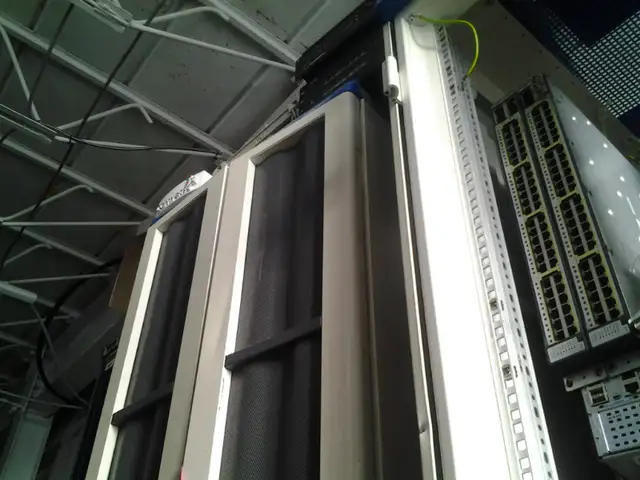server cabinet racks 20 various units 900+pc MAC laptops CISCO p in Other in City of Montréal - Image 6