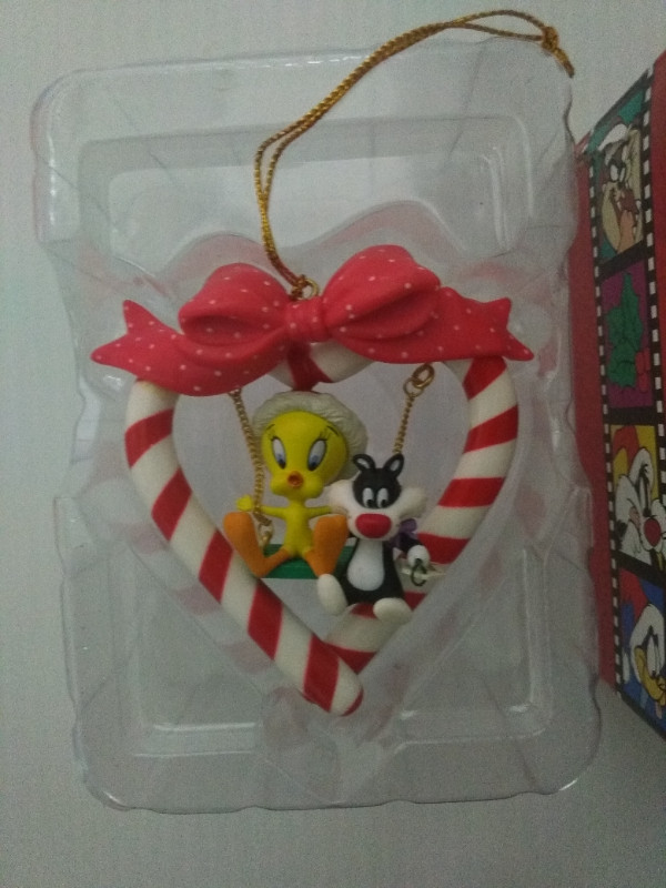 Christmas Ornament: tweety and Sylvester heart 1994 in Holiday, Event & Seasonal in Cambridge - Image 2