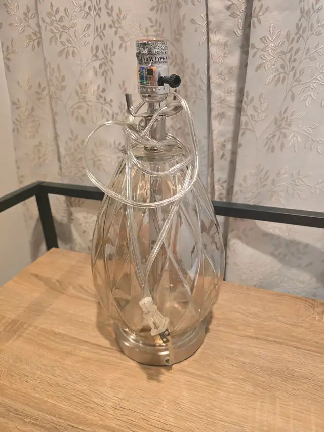 LAMP ( TABLE LAMP) in Indoor Lighting & Fans in Oshawa / Durham Region - Image 2