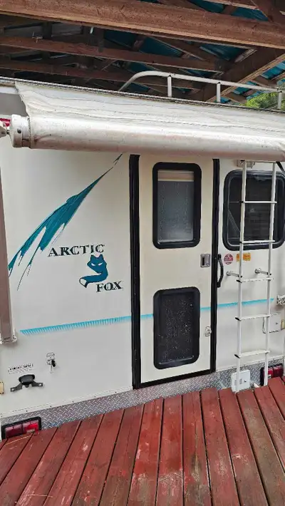 2000 ARCTIC FOX truck camper. B1150, 3235 LBS Original owner, have all the original paperwork. Has h...