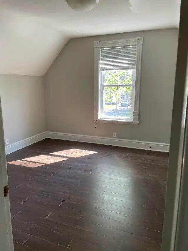 2 bedroom downtown unit available immediately!