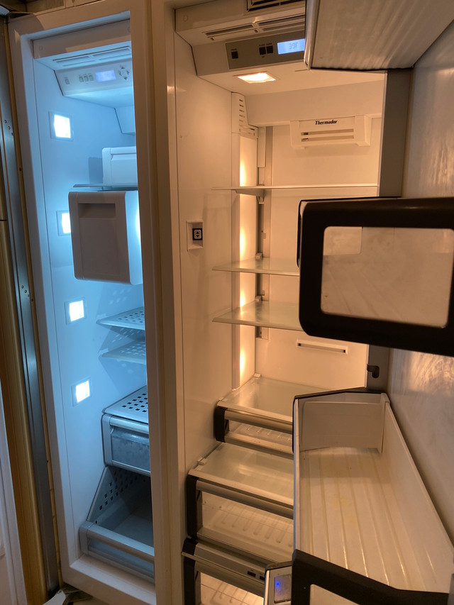 Thermador built-in 42” side-by-side fridge and freezer in Refrigerators in City of Toronto - Image 3