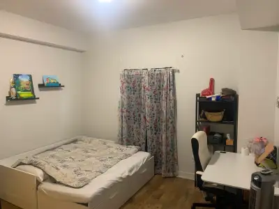 Bedroom and private bathroom in 2 bedroom + den apartment. Right beside Scotia square, citadel hill,...