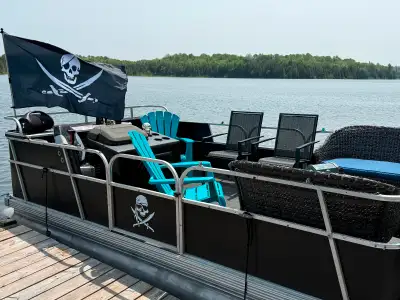 Custom Pontoon You can be a pirate too!! Solid 18' custom pontoon. Complete frame up restoration in...