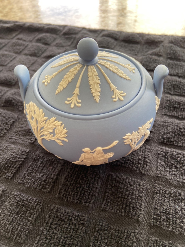 Multiple authentic Wedgewood pieces in Arts & Collectibles in Gatineau - Image 2