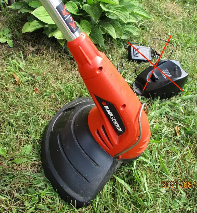 Black & Decker Cordless Grass Trimmer for Parts in Lawnmowers & Leaf Blowers in Kingston - Image 5