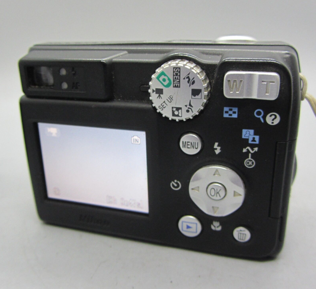 Nikon Coolpix 7600 Compact 7.1MP Digital Camera in Cameras & Camcorders in City of Toronto - Image 4