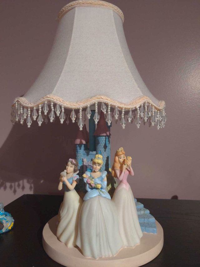 Disney princesses night lamp dans Art et objets de collection  à Ville de Montréal