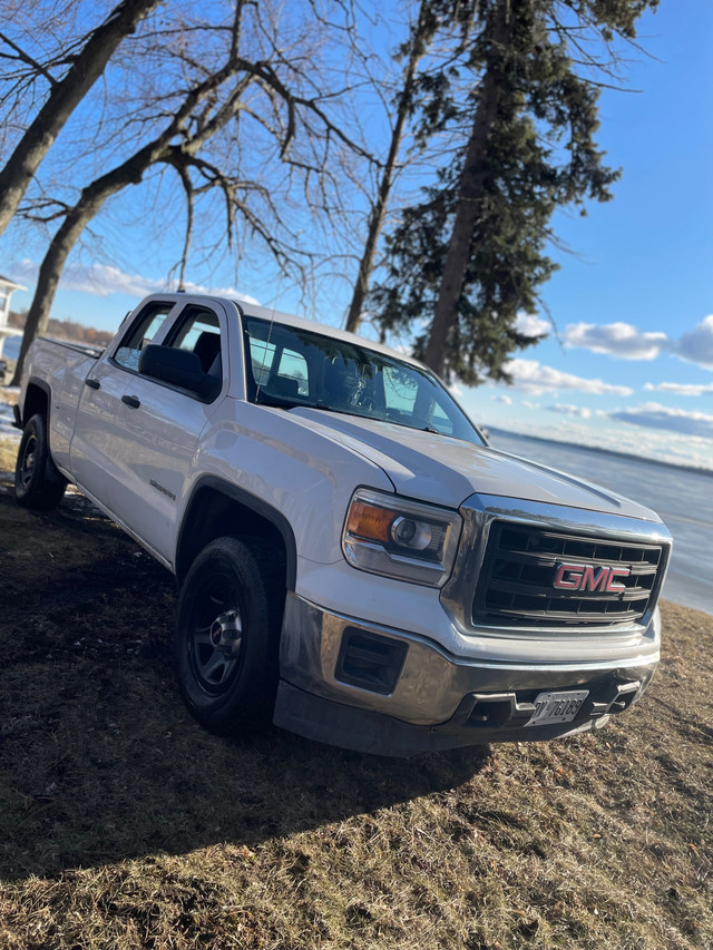 2014 GMC SIERRA for sale 4x4 quad cab.   in Cars & Trucks in Kawartha Lakes