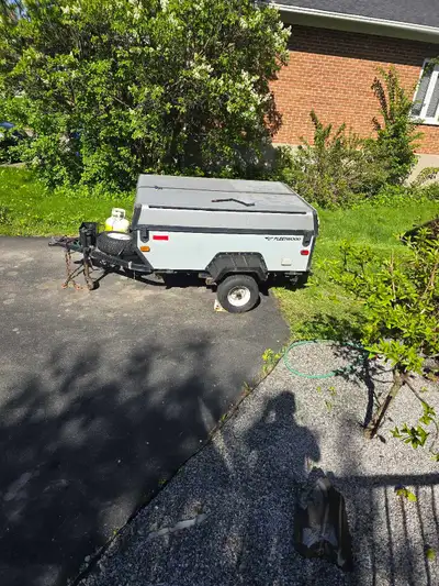 Tente roulotte 3 place "off road" idéal pour petite auto ou trippeux de jeep frein electric chauffag...