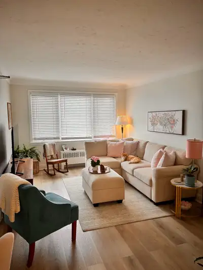 Welcome to 300 Speedvale! Ideally located, close to public transportation, parks and within walking...