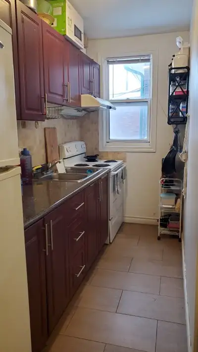 For rent is a bright 2nd floor apartment in a well maintained house in the Harbord Village. 3 Bedroo...