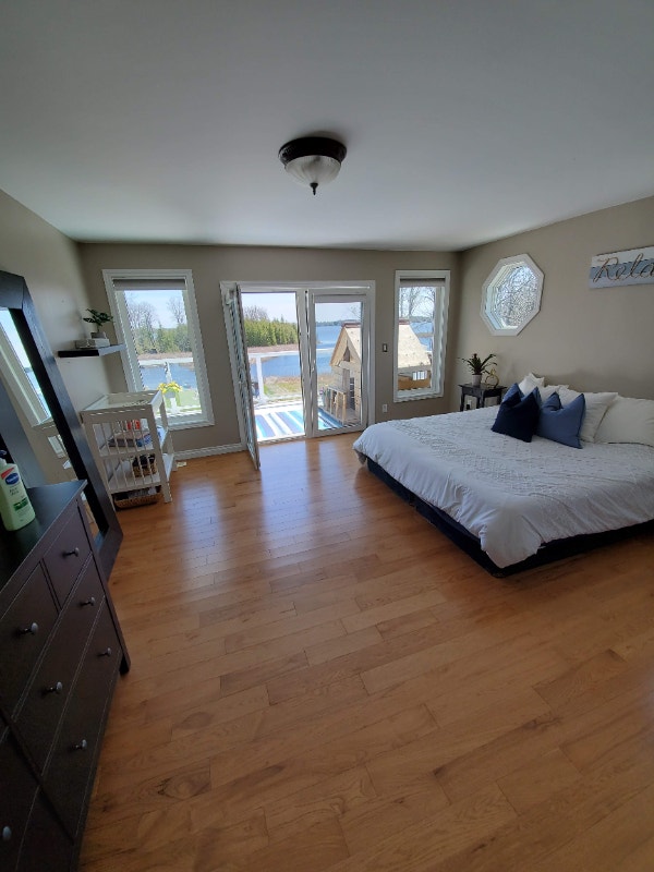 Waterfront Paradise Beautiful Pigeon Lake in the Kawarthas Houses