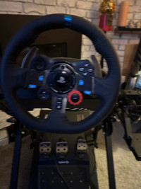 Logitech g29 driving force race wheel for PS4 or PC  with stand