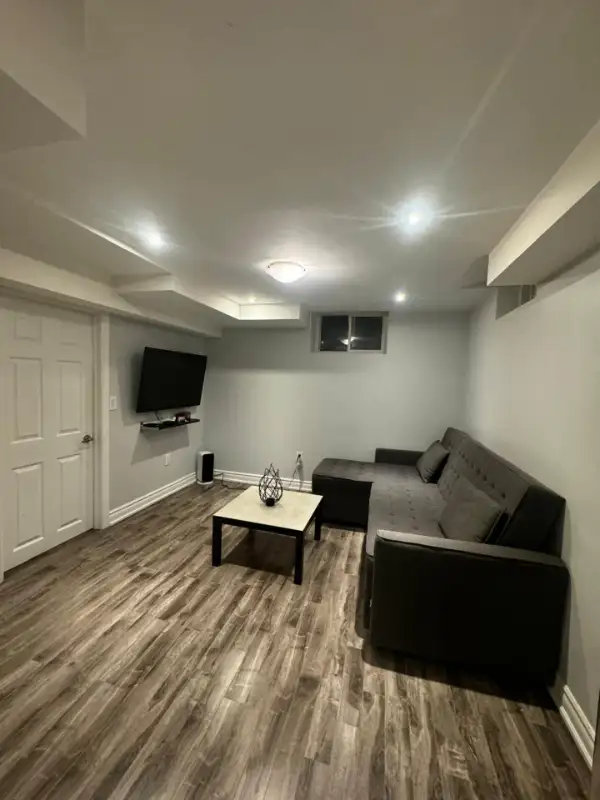 1 Bed 1 Bath Basement Apartment Located Close to Uni