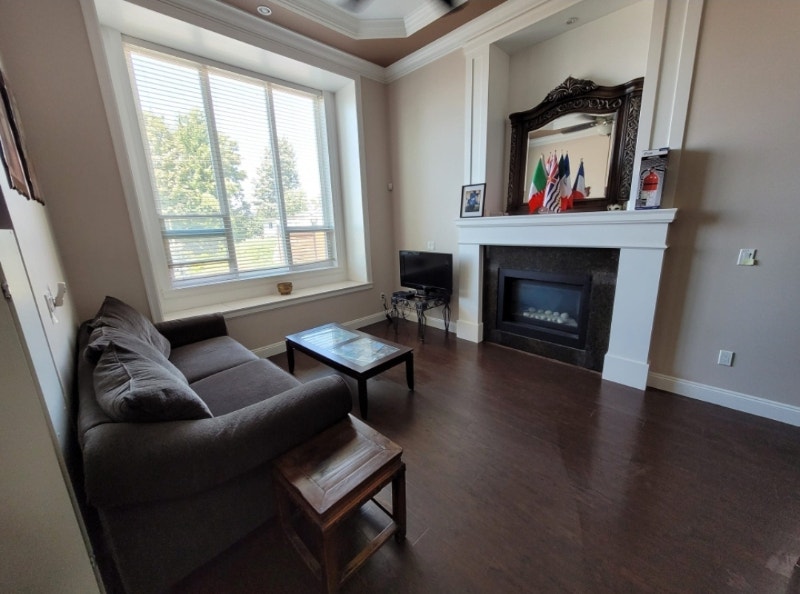 Furnished Room for RENT shared *close to SkyTrain Room