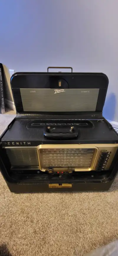 Vintage Zenith Oceanic Wavelength Radio R600, View more