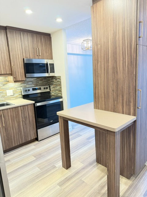 1 Bedroom Loft Apartment! Available Nov 1 or Dec 1 . Located near downtown in well maintained low ri...