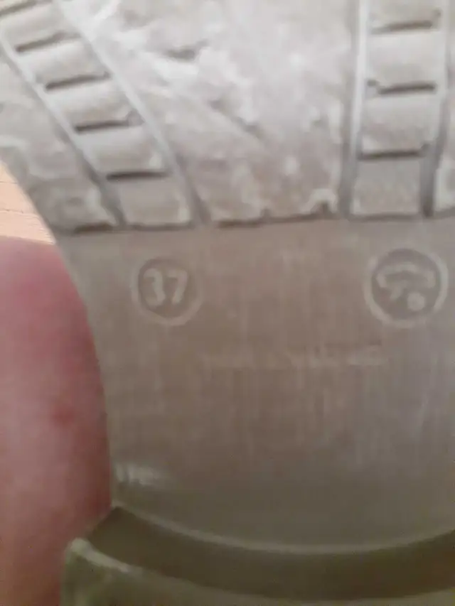 bottine gr 37 ou 6 , femme in Women's - Shoes in Québec City - Image 4