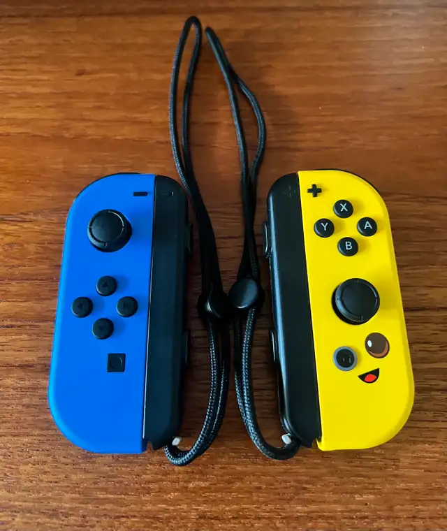 Nintendo Switch Joy-Con Fortnite Edition in Nintendo Switch in St. Catharines - Image 3