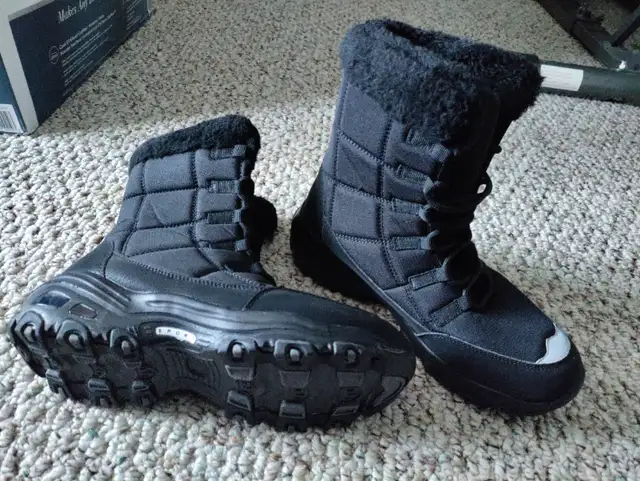 New light weight Women's winter boots for sale. in Women's - Shoes in Calgary - Image 6