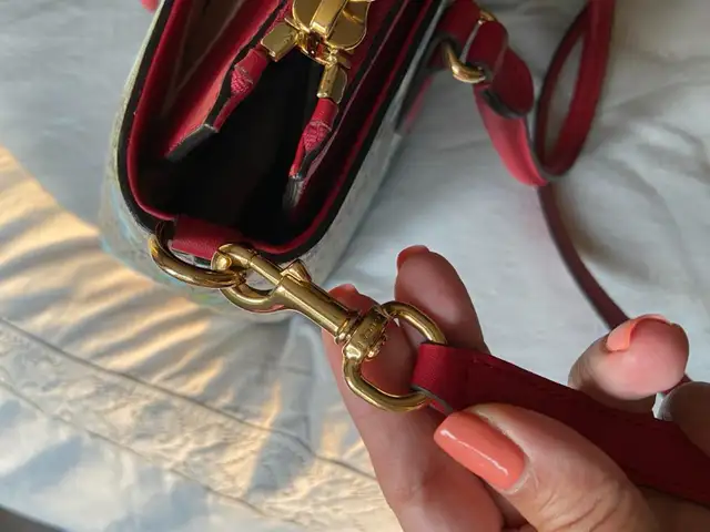 Gucci Bag in Women's - Bags & Wallets in Mississauga / Peel Region - Image 5