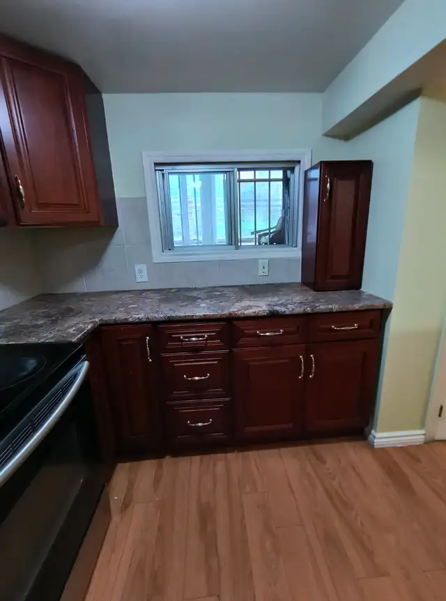 Grand 6-1/2 sur 2 étages, 2 salles de bain dans Parc-Extention in Long Term Rentals in City of Montréal - Image 6