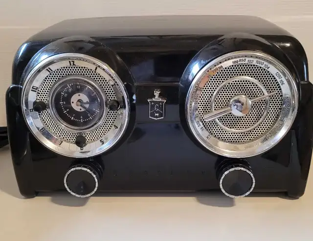 Vintage Crosley Dashboard Bakelite Clock/Radio/ Cassette Player  in Arts & Collectibles in Oshawa / Durham Region - Image 2