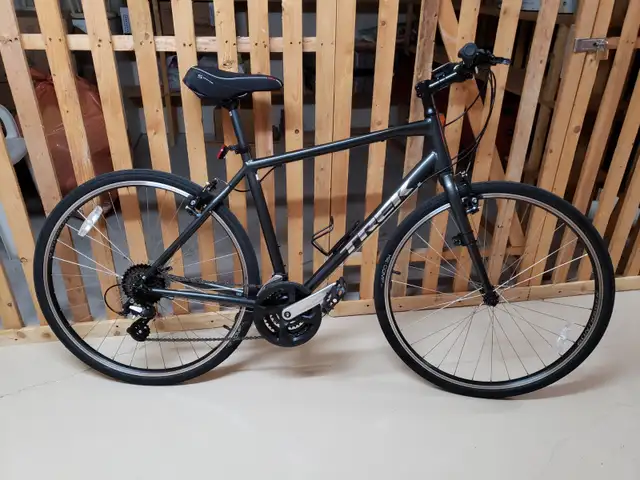 Velo Trek FX1 très bon état in Road in Lévis - Image 2