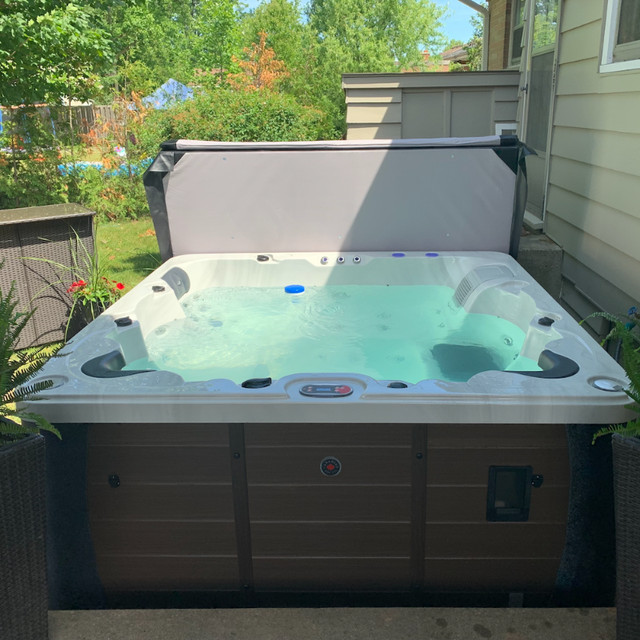 7ft, 46-jet Restored Hot Tub - Erie SE in Hot Tubs & Pools in Dartmouth