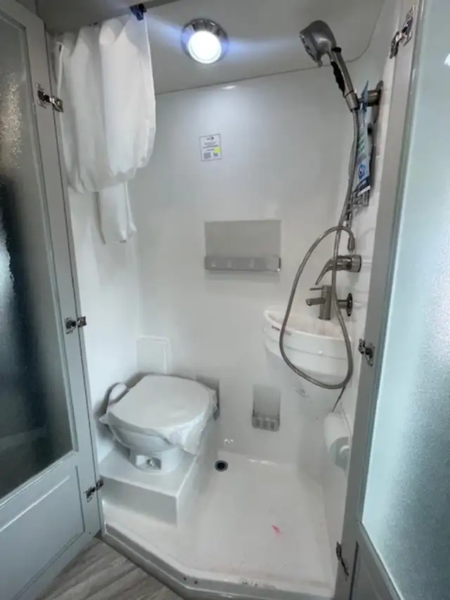 2020 Coachmen Beyond 22D-EB Eco Boost in RVs & Motorhomes in Laval / North Shore - Image 5