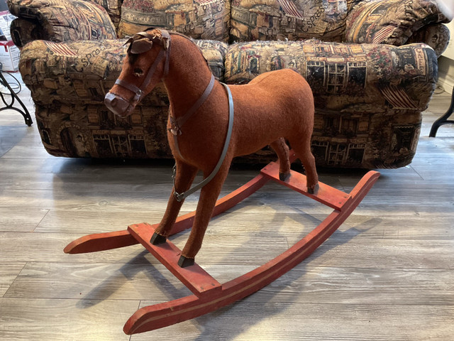 Cheval à bascule; cheval berçant antique  dans Art et objets de collection  à Trois-Rivières