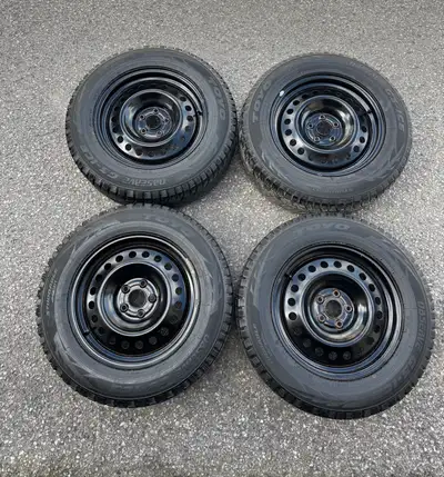 235/65/17 Toyo Observe G3 ICE used for a few winters on a 2020 Honda CRV. No damage or repair to tir...