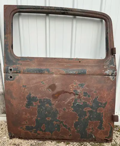 Wanted to buy - doors for a 32 Ford 2dr sedan - call or text 204-870-2267
