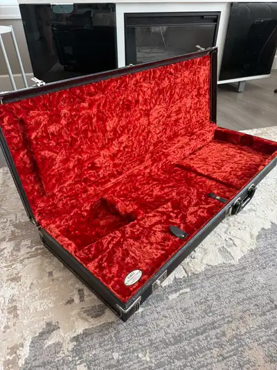 In clean condition. All mechanism works and comes with a 2 keys. Made during the 1990s, this case ca...