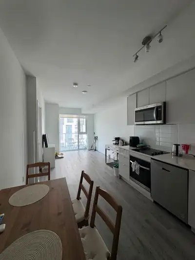 Furnished Room for Rent in Downtown Toronto Condo !