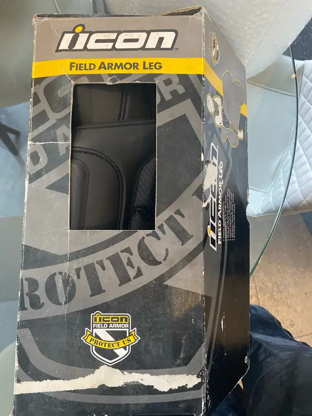 Icon field Armor leg/shin protector in Men's in Laval / North Shore - Image 4